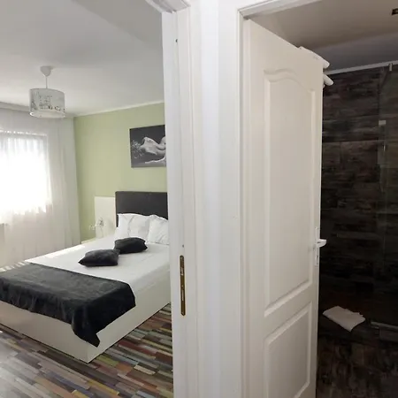 Bunga Bunga Mamaia Nord Penzion Năvodari
